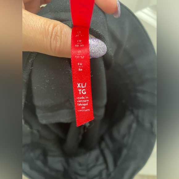 Spanx- Black tuxedo pants with satin side stripe - Picture 4 of 4